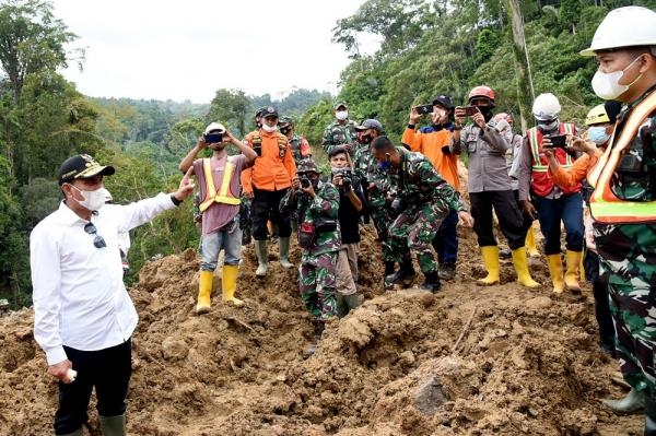 Tinjau Lokasi Longsor di Kawasan PLTA Batangtoru Gubernur Edy Rahmayadi Minta Evakuasi Korban Dilakukan Secara Optimal danTerpadu